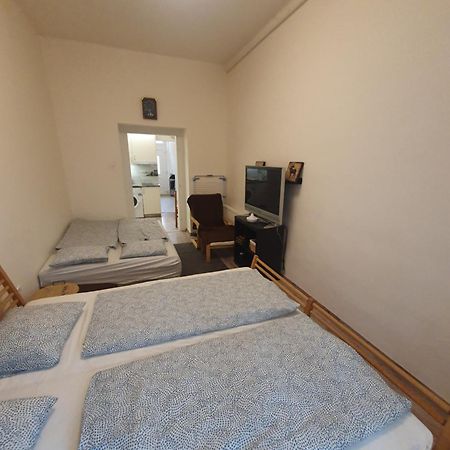 Serena Near Boulvard With Ac Budapest Exterior photo